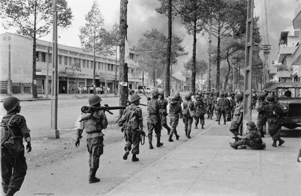Quân đội Ngô Đình Diệm đánh Bình Xuyên trên đường Trần Hưng Đạo